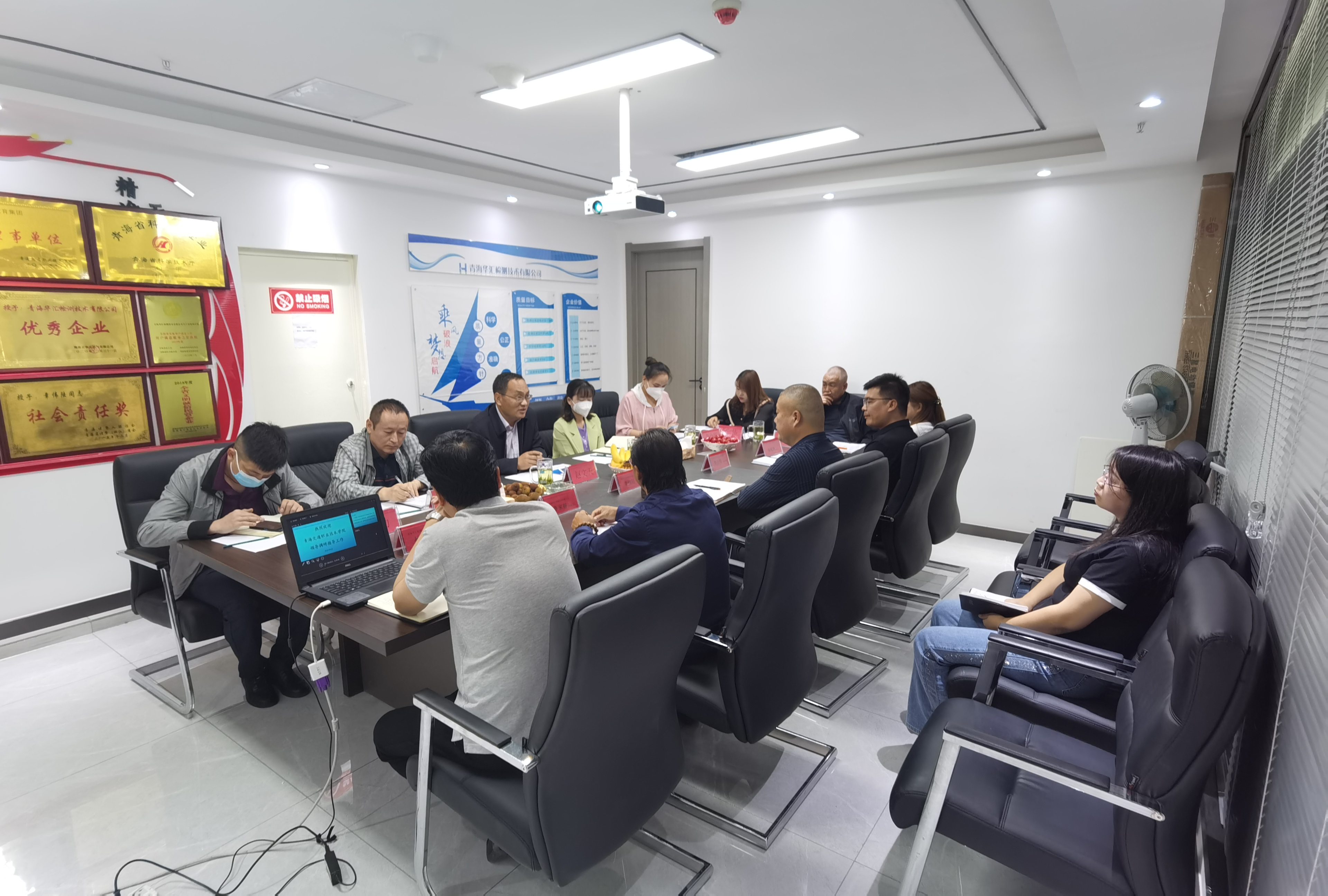 71d82bc157e33d2957b9f7cfd90cb09b.jpg 71d82bc157e33d2957b9f7cfd90cb09b.jpg